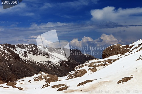 Image of Rocks with snow