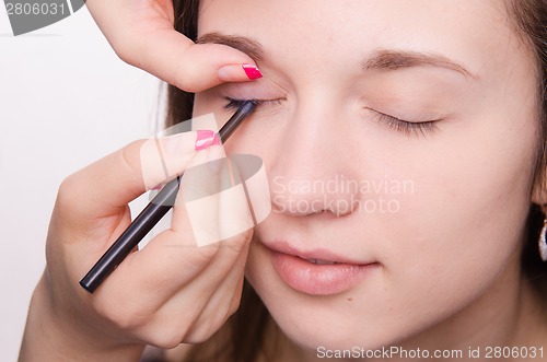 Image of Makeup artist brings pencil lashes with makeup