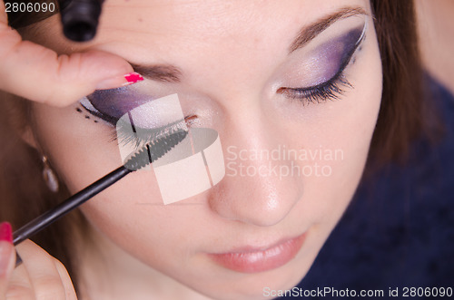 Image of Applying mascara on the lashes model