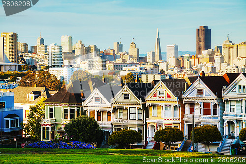 Image of San Francisco cityscape as seen from Alamo square park