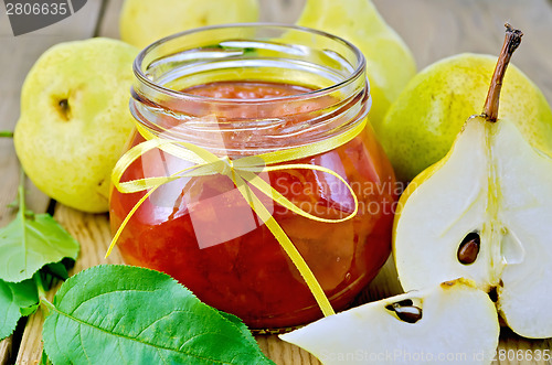 Image of Jam pear with pears and leaves on board