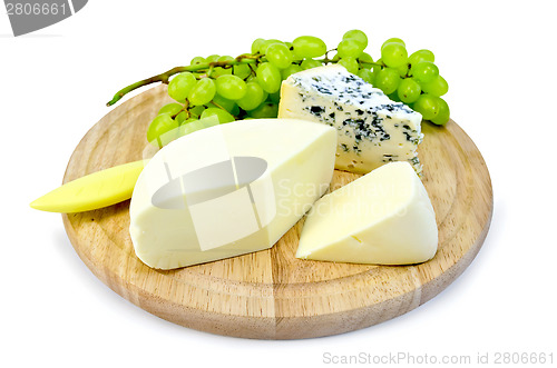 Image of Cheese blue and suluguni on round board