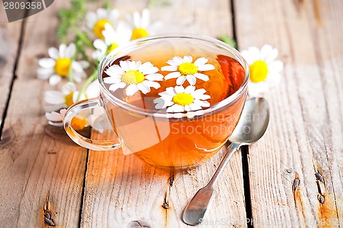 Image of cup of tea with chamomile flowers