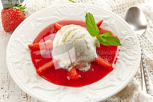 Image of Strawberry soup with Ice cream