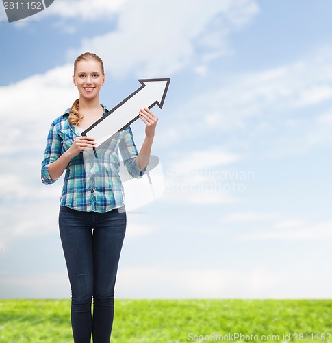 Image of smiling young woman with arrow poiting up