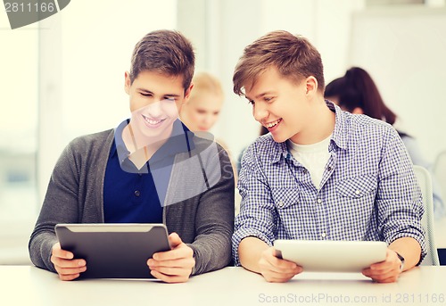 Image of students looking at tablet pc in lecture at school