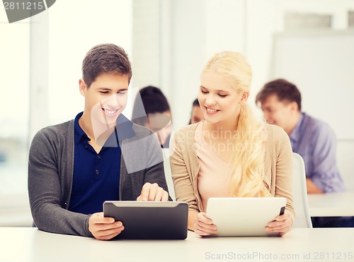 Image of students looking at tablet pc in lecture at school