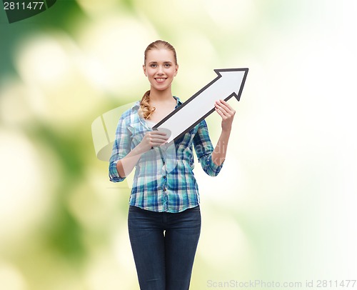 Image of smiling young woman with arrow poiting up