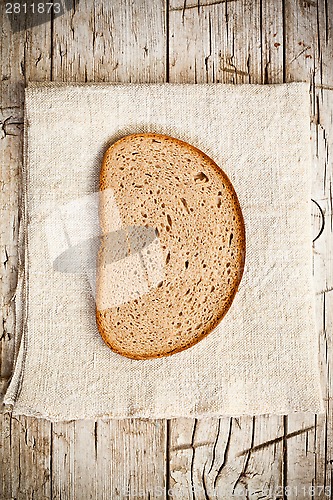 Image of slice of rye bread 