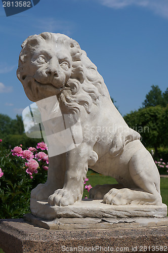 Image of Lion statue of white marble in the park