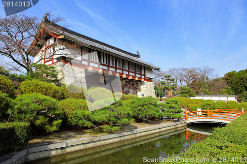 Image of Japanese house wirh lake