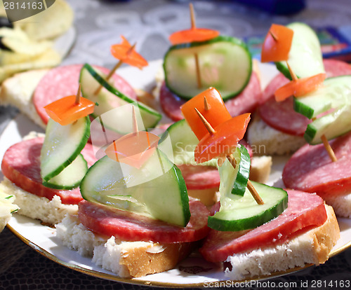 Image of White bread sandwiches with smoked sausage