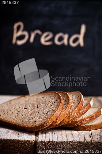 Image of slices of rye bread and blackboard 