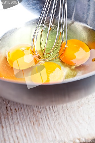 Image of whisking eggs 