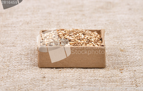 Image of Sesame on linen