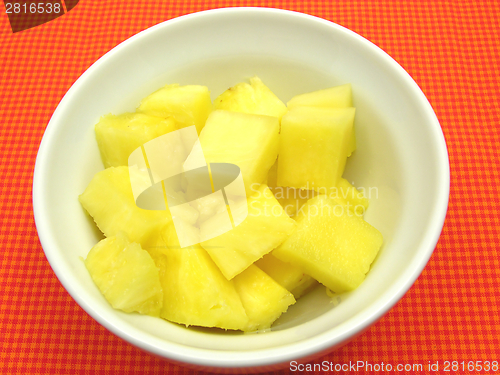 Image of Pieces of pineapple in a white bowl of chinaware