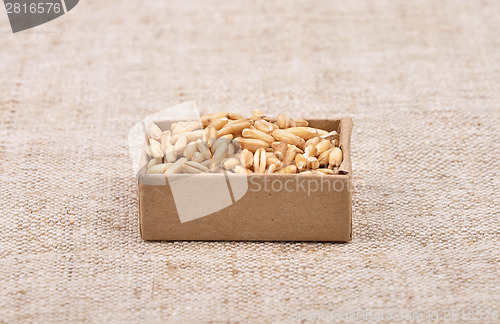 Image of Oats on linen