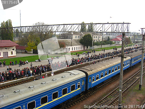 Image of View to the people waiting for the electric train