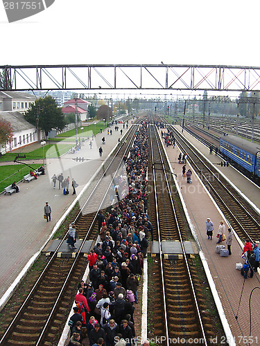 Image of View to the people waiting for the electric train