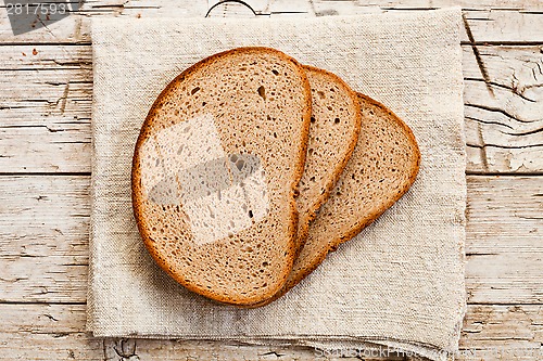 Image of slices in rye bread 