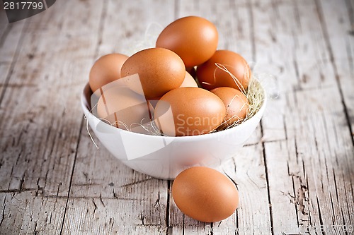 Image of fresh eggs in a bowl 