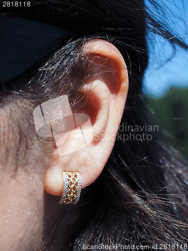 Image of Earring, gold and diamonds