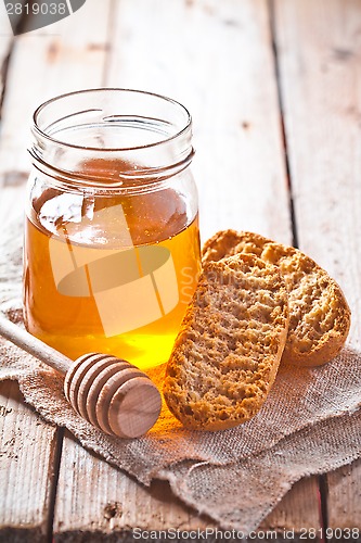 Image of crackers and honey 