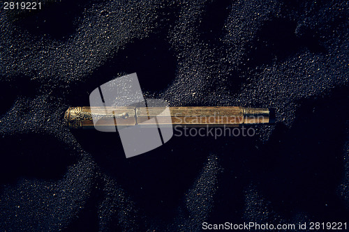 Image of golden pen