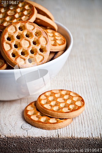 Image of honey cookies in a bowl 