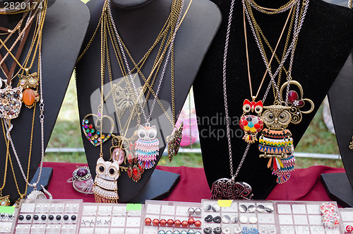 Image of stand with owl shape pendant necklace decorations