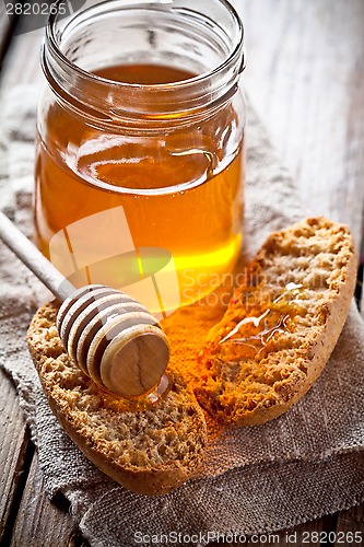 Image of crackers and honey