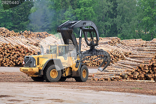 Image of Volvo L180F HL Log Loader at Lumber Yard