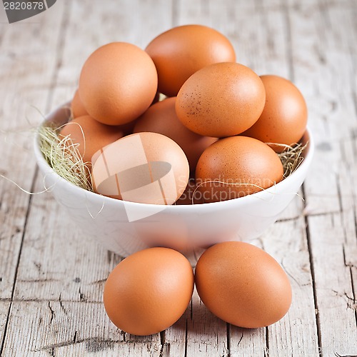 Image of fresh eggs in a bowl 