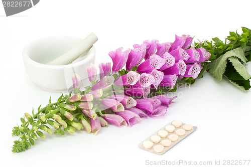 Image of Digitalis with cardiac pills