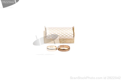 Image of Arrangement with wedding rings
