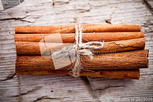 Image of stack of cinnamon sticks 