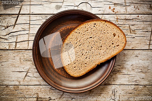 Image of rye bread in a plate 