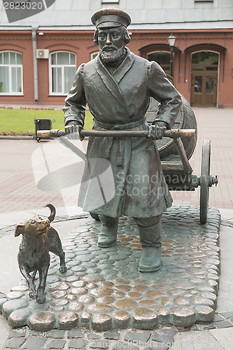 Image of Water-carrier Monument 