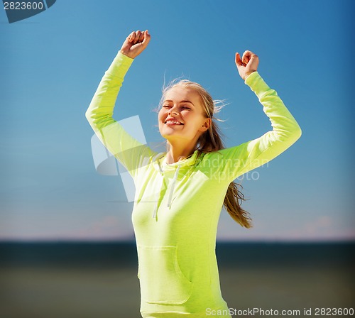 Image of woman runner celebrating victory