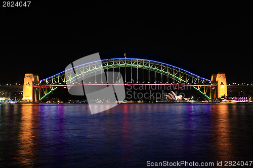 Image of Sydney Harbour Bridge glows in beautiful colours