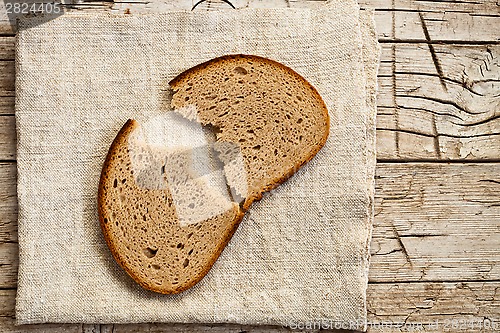 Image of slice of rye bread