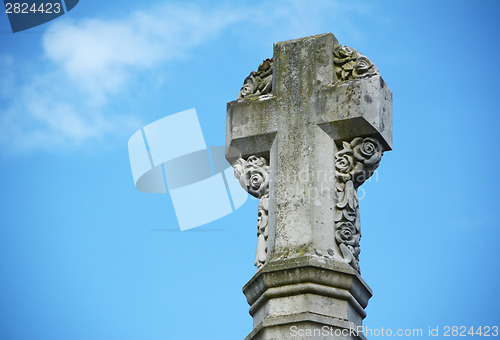 Image of Stone cross war memorial outside Winchester Cathedral