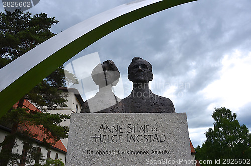 Image of Anne Stine and Helge Ingstad bust