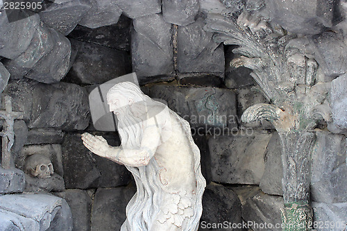 Image of white statue of man philosoph in cavern