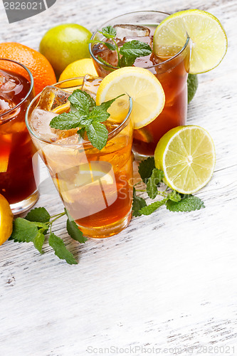 Image of Glasses of ice tea 