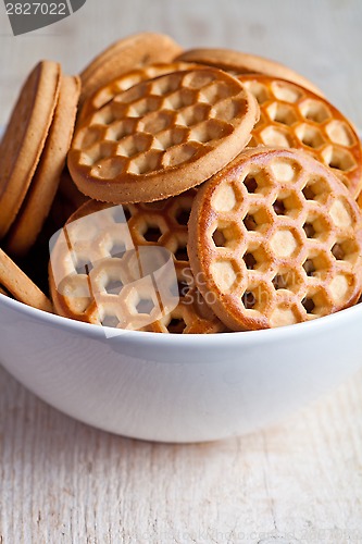Image of honey cookies in a bowl 