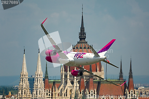 Image of Airplane low pass in Budapest