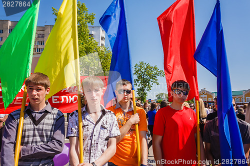 Image of The youth from patriotic party BRSM holds flags on the celebrati