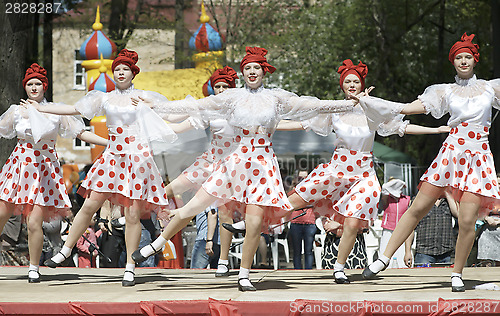 Image of Kabaret dancing groupe