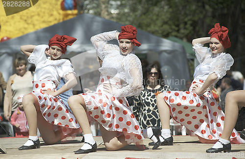 Image of Kabaret dancing groupe